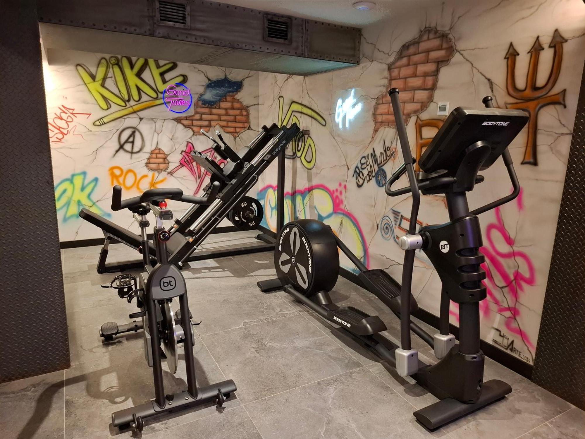 Apartamentos Turisticos Identia Sport León Εξωτερικό φωτογραφία